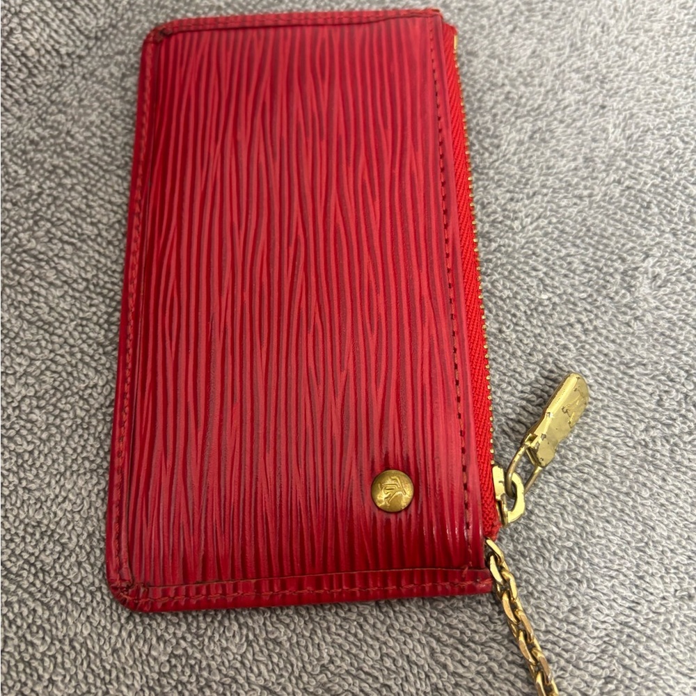 Authentic Louis Vuitton Red Epi Key Cles - Picture 9 of 14